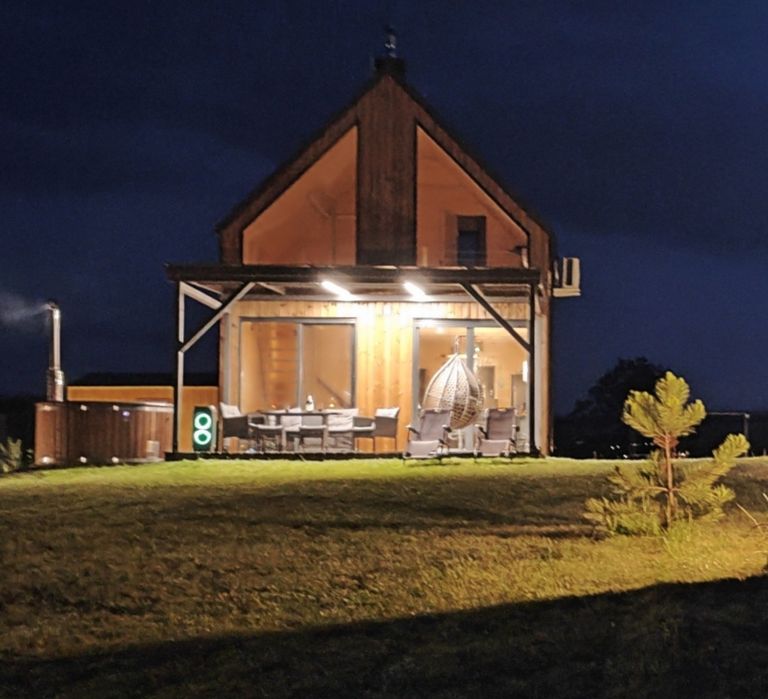 Domek z linią brzegową, balia, sauna, kominek