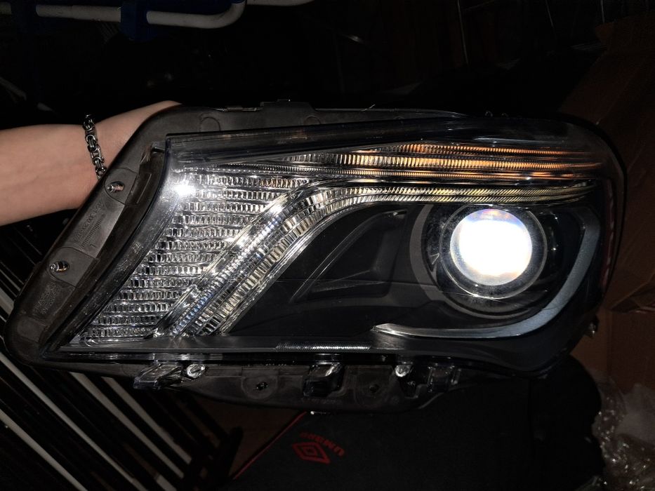 Lampy Bi-XENON Mercedes w117