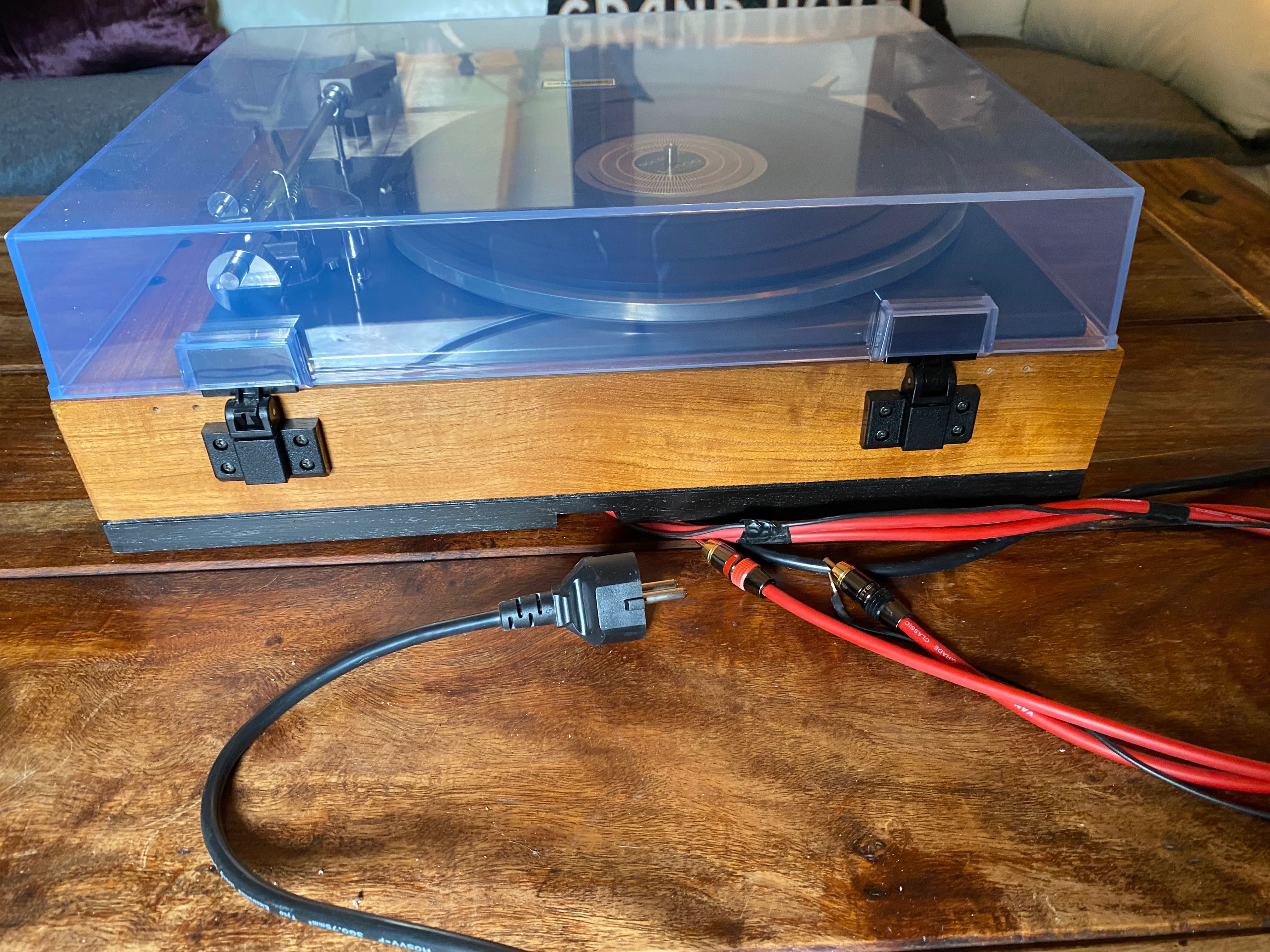 Gramofon Lenco L75