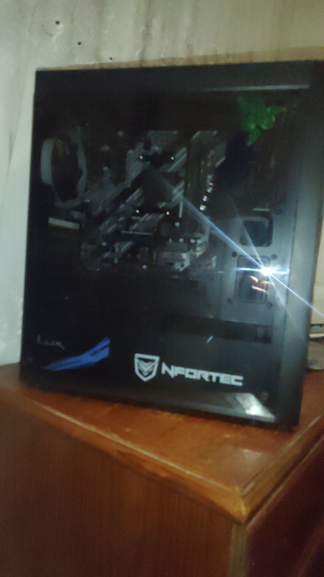 Vendo torre de computador as peças.