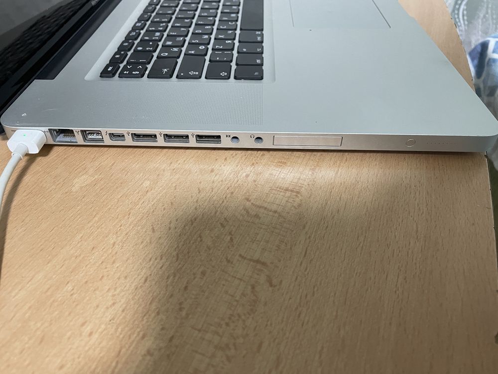 MacBook Pro 17 2011 cor I7 16gb 256gd торг присутній