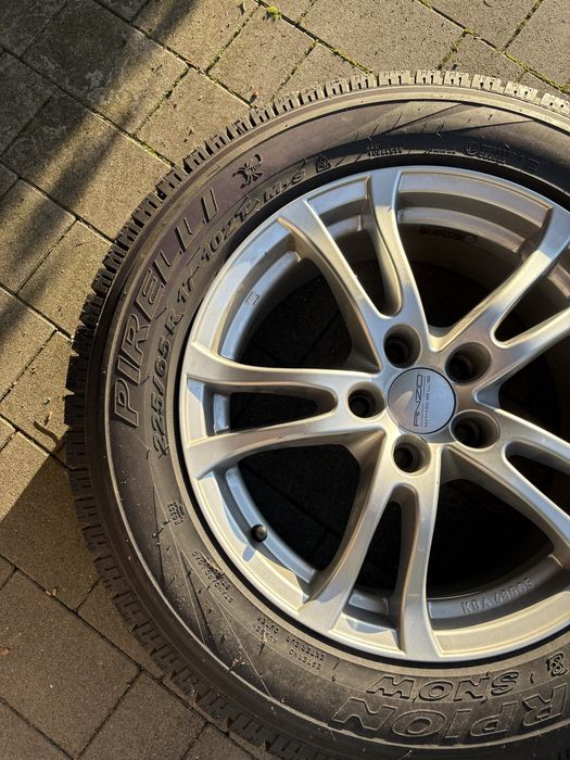 Komplet felg aluminiowych + opony zimowe Pirelli 225/65 R17