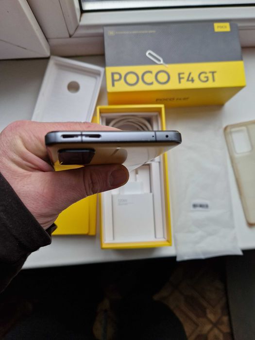 Poco F4 GT 8/128GB Global ігровий на Snapdragon 8 Gen 1