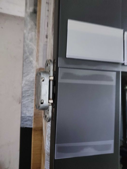 Szklane drzwi bezprzylgowe