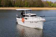 Nowa Laguna 700 - wynajem łodzi motorowej, houseboat Mazury 2022r.