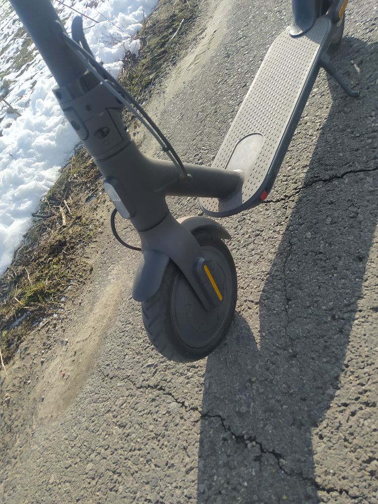 Hulajnoga elektryczna Mi electric Scooter essential