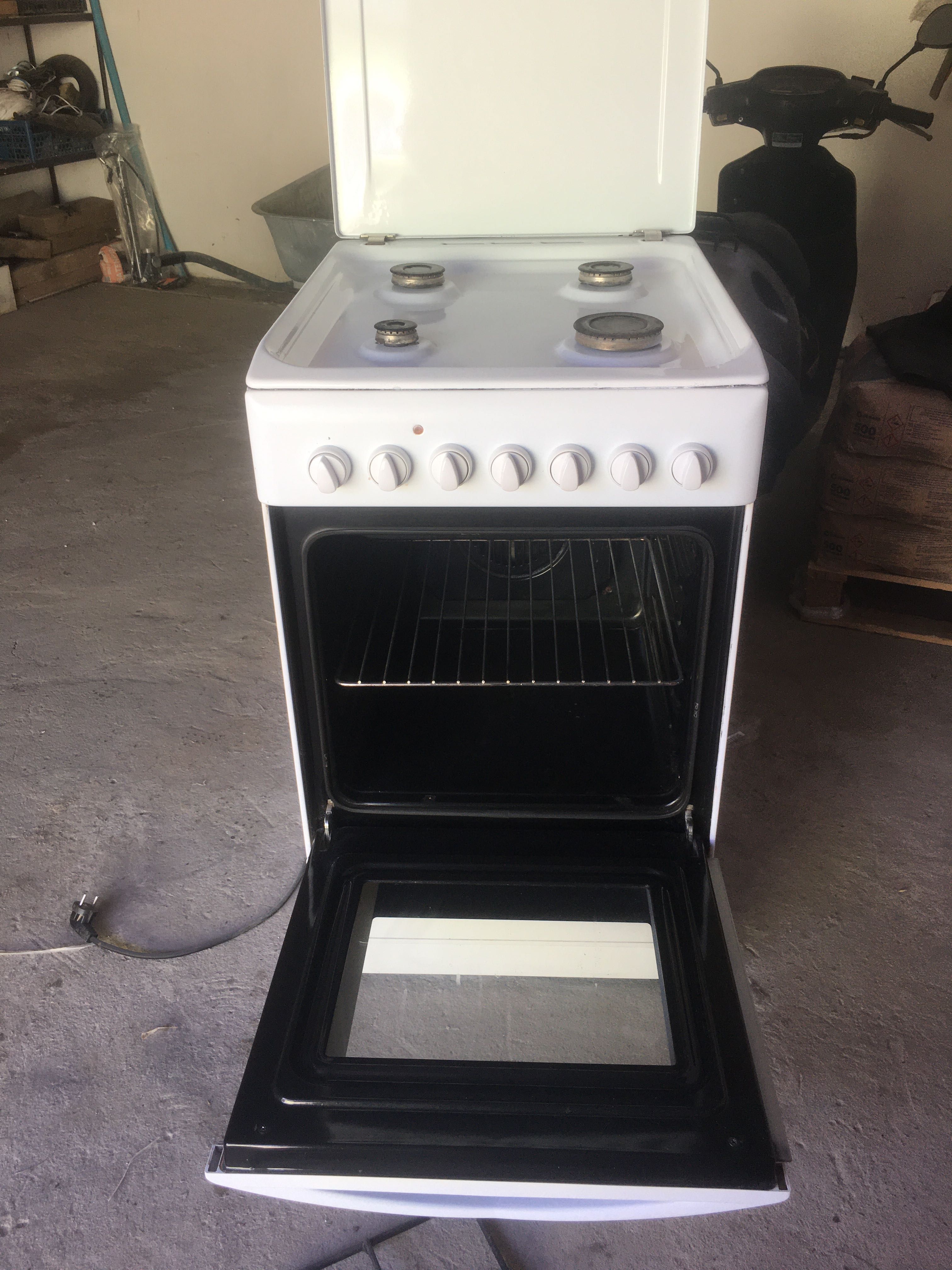 Продам газову плитку Indesit ( комбіновану)