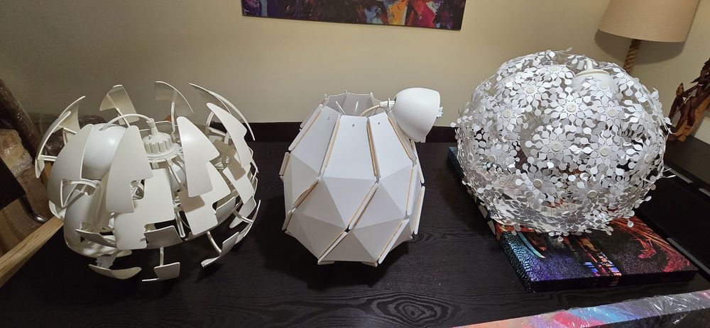 Vários candieiros em bom estado