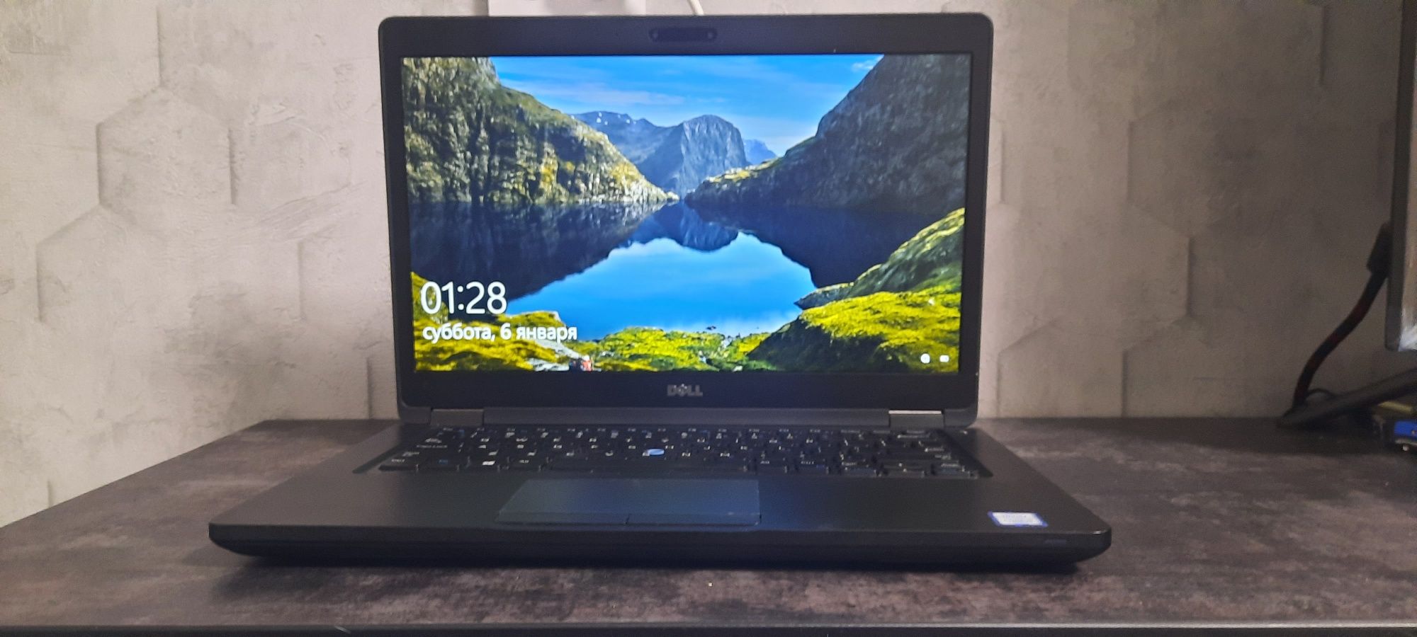 Dell-5480 FHD/I5-7300u/DDR4-16/SSD-500GB/Батарея до 5 годин.