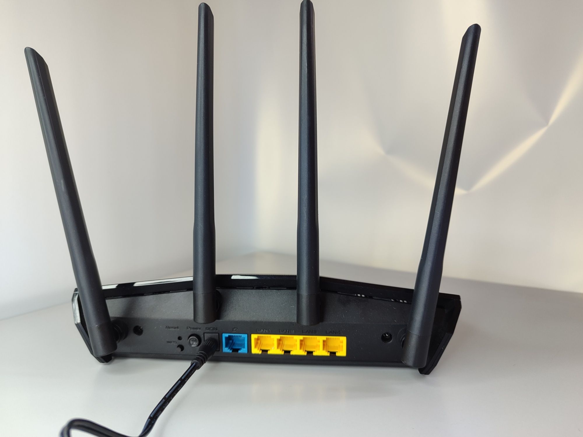 Роутер Asus RT-AX57 з підтримкою технології Wi-Fi 6.