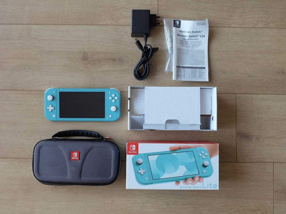Nintendo Switch Lite, completa + mala de transporte Nintendo.