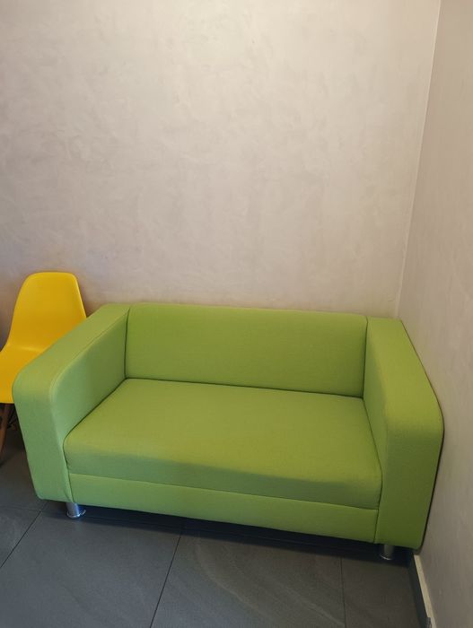 Sofa dwuosobowa zielona