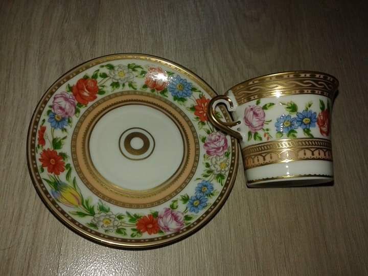 Chávenas de café em porcelana