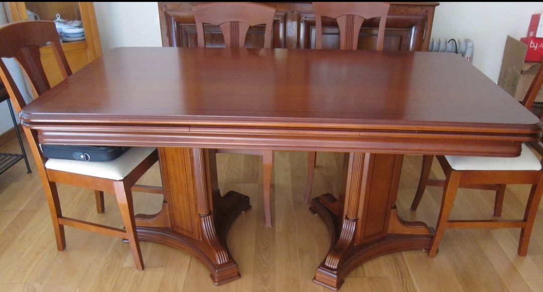 Mesa extensível em Cerejeira com 6 Cadeiras