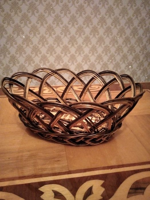 Хлебница, фруктовница, плетеная из лозы