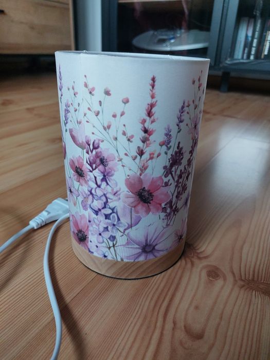 Lampka nocna z żarówką