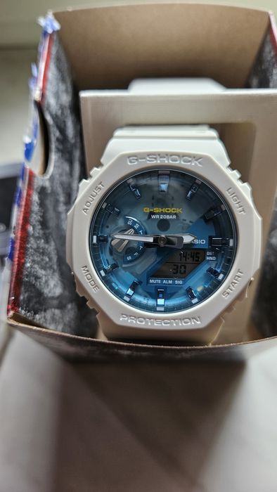 Zegarek Casio G-SHOCK octagon GA-2100AS. Nowy nie używany.