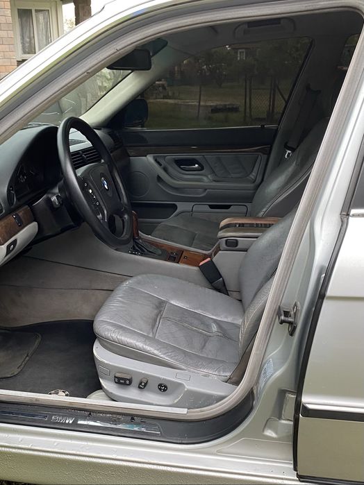 Продам BMW E38 740I, 4.4, без ваносів, акпп, в хорошому стані.
