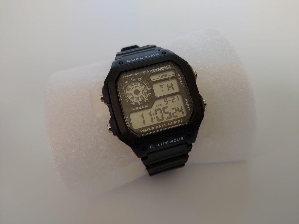 Zegarek wodoszczelny z podświetleniem