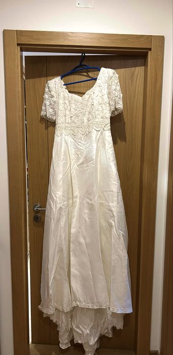 Vestido de noiva classico em renda e cetim