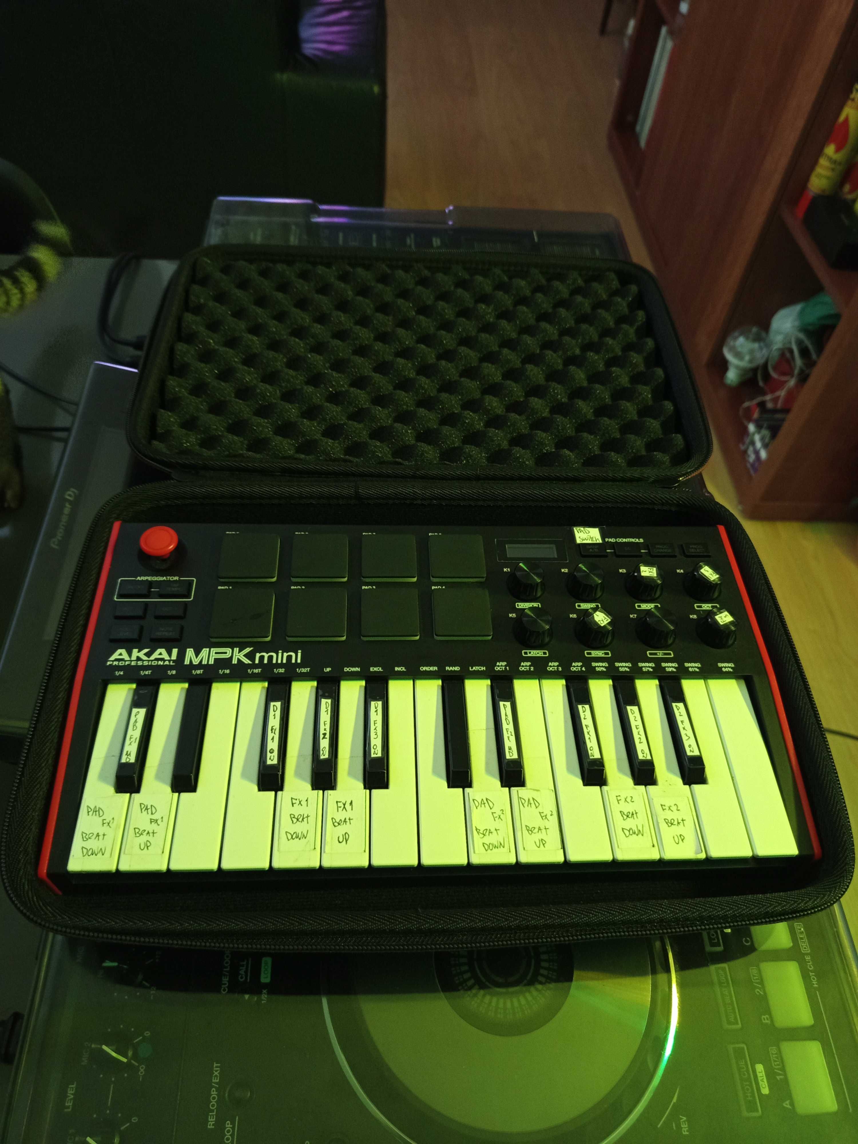 Akai MPK Mini 3 + Mala de transporte + Caixa original