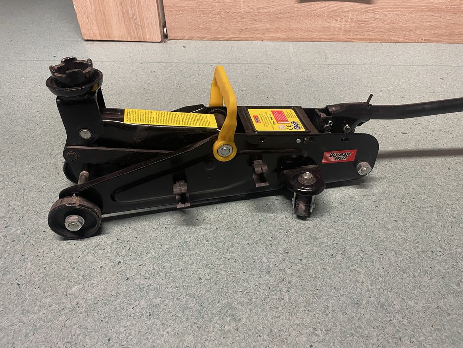 Комплект. Гайковерт. Донкрат. Ключ.