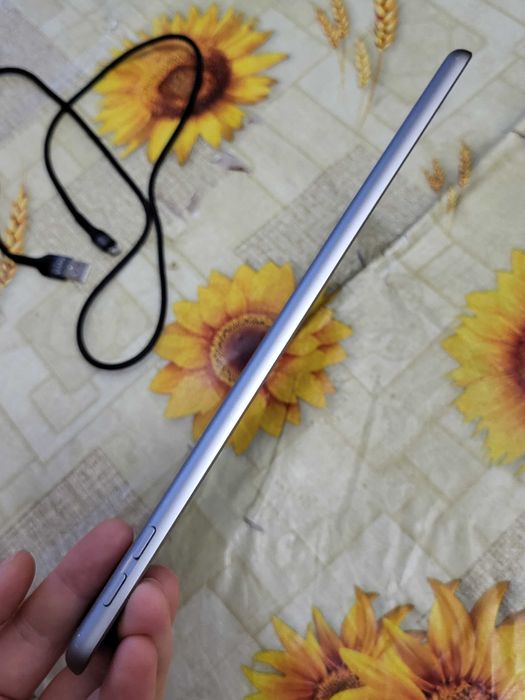 iPad 9.7" 6 покоління 128 ГБ планшет apple