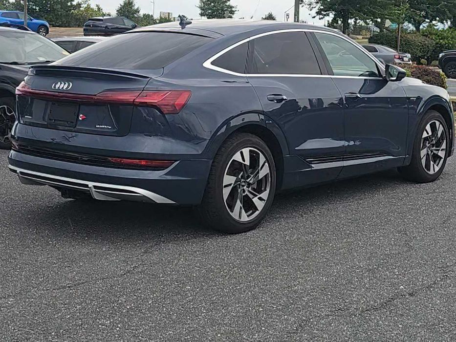 Audi e-tron Quattro S-Line      2022