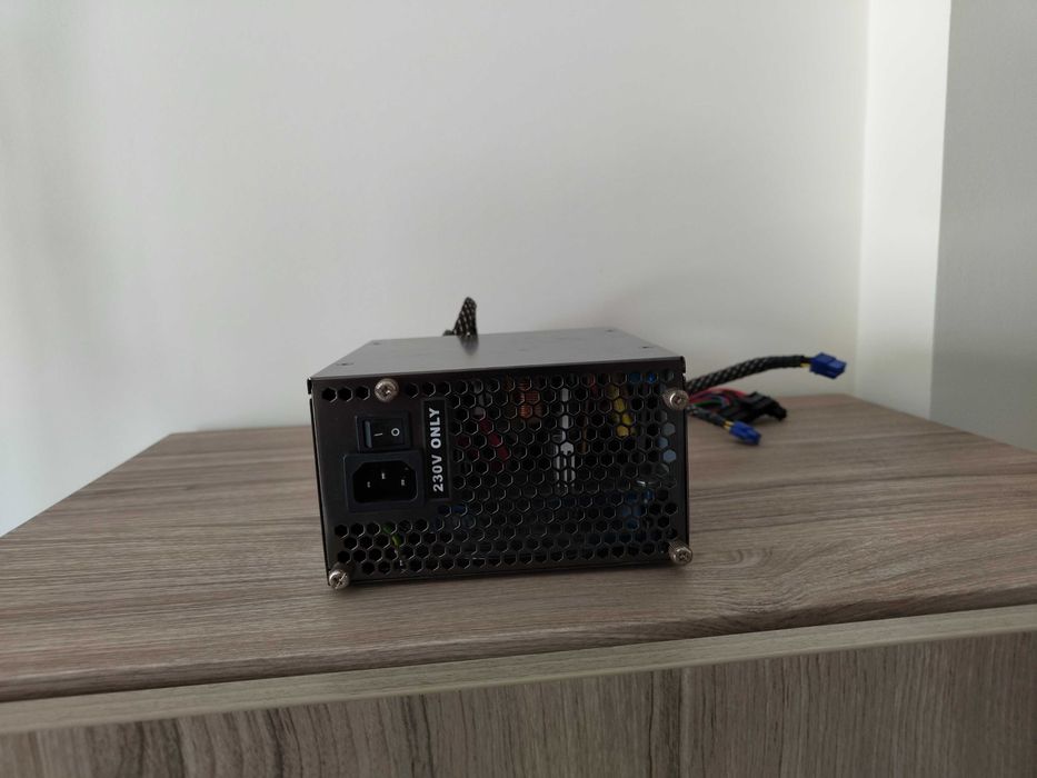 Fonte de alimentação NOX AT-750R14A