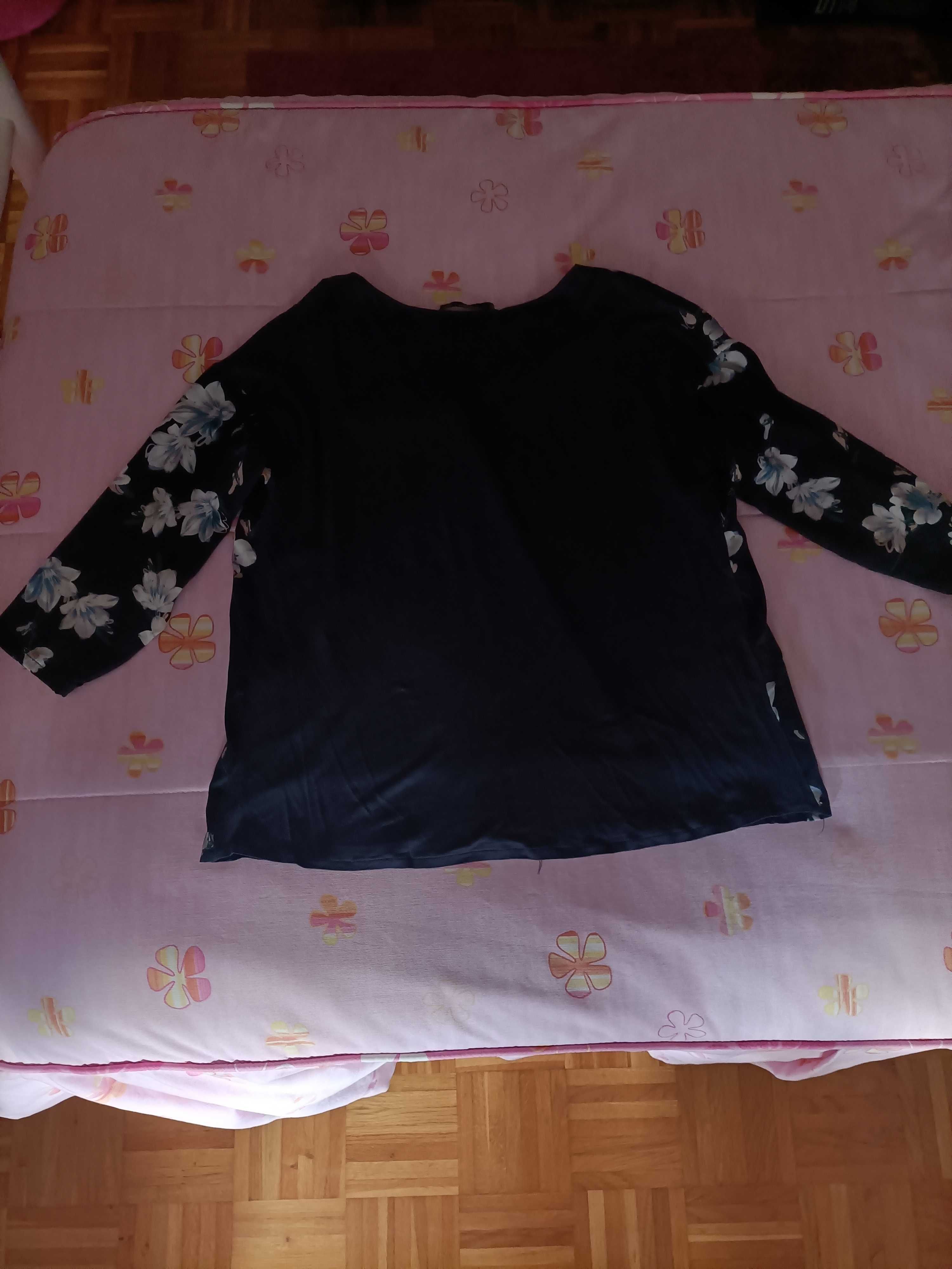 Blusa com estampado de flores