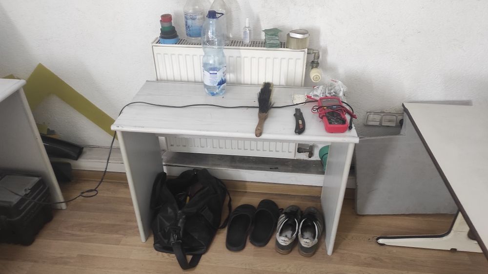 Продам меблі.Столи і шафи.