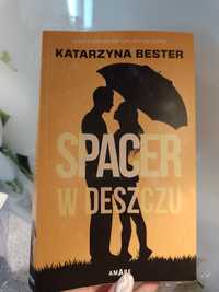 Katarzyna Bester Spacer w deszczu
