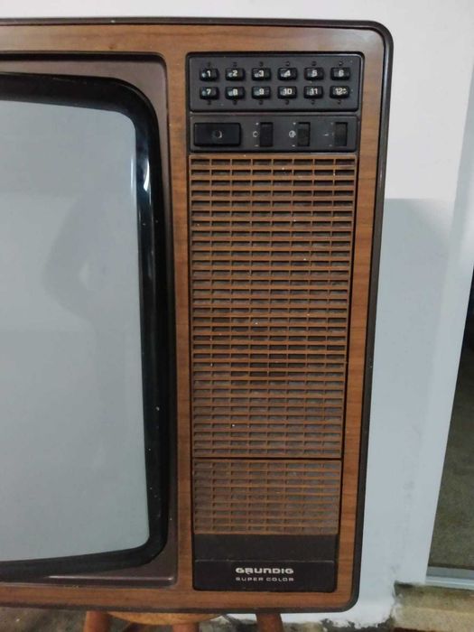 Televisão Vintage Grundig Super Color