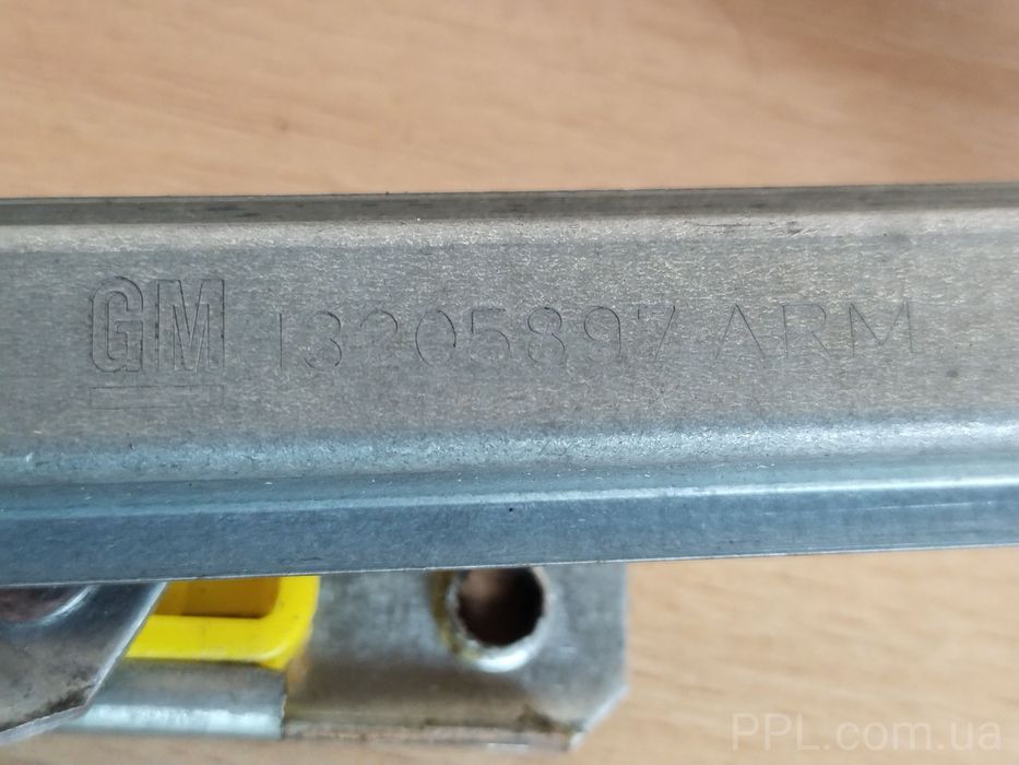 Opel Meriva A 2003-2010 стеклоподъемник передний левый 13230561