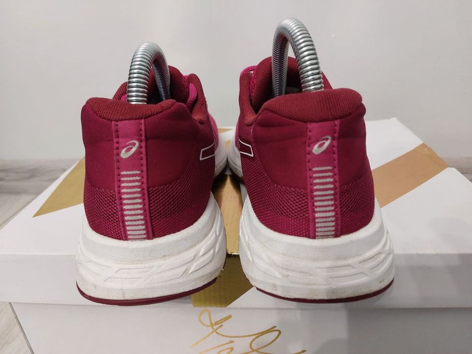 Buty damskie do biegania Asics Gel Phoenix rozmiar 40,5.