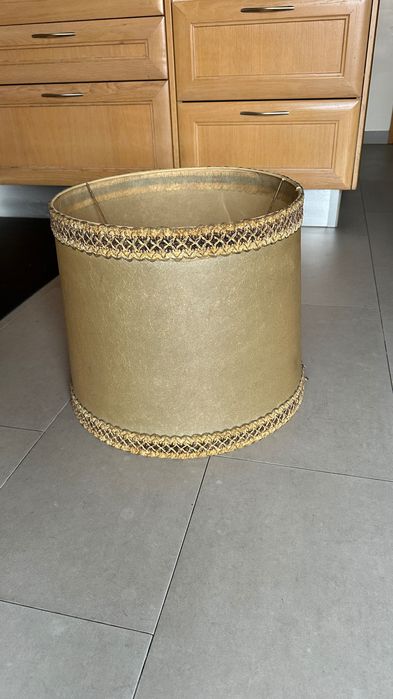 Abajur cor creme em Tela com galão decorativo