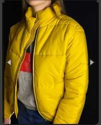 Куртка жовтогарячого кольору