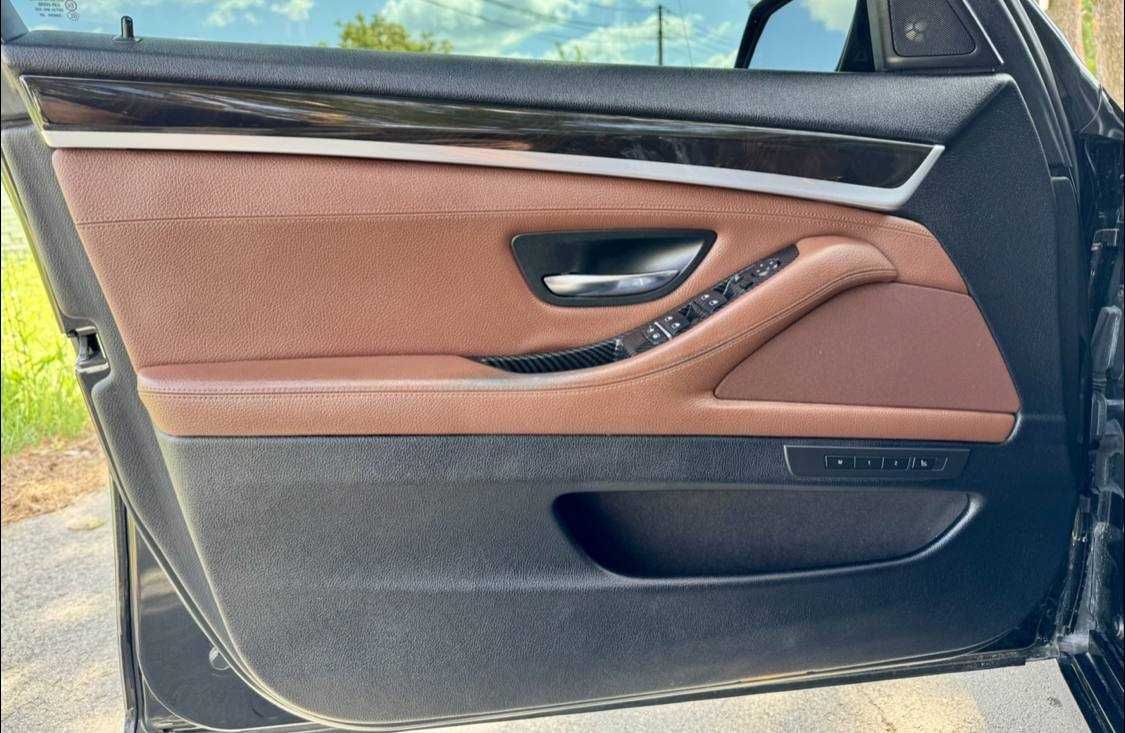 BMW 550i 2011 рік