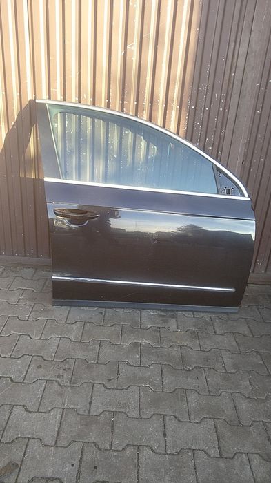 ) Passat B6 drzwi prawe przód LC9X