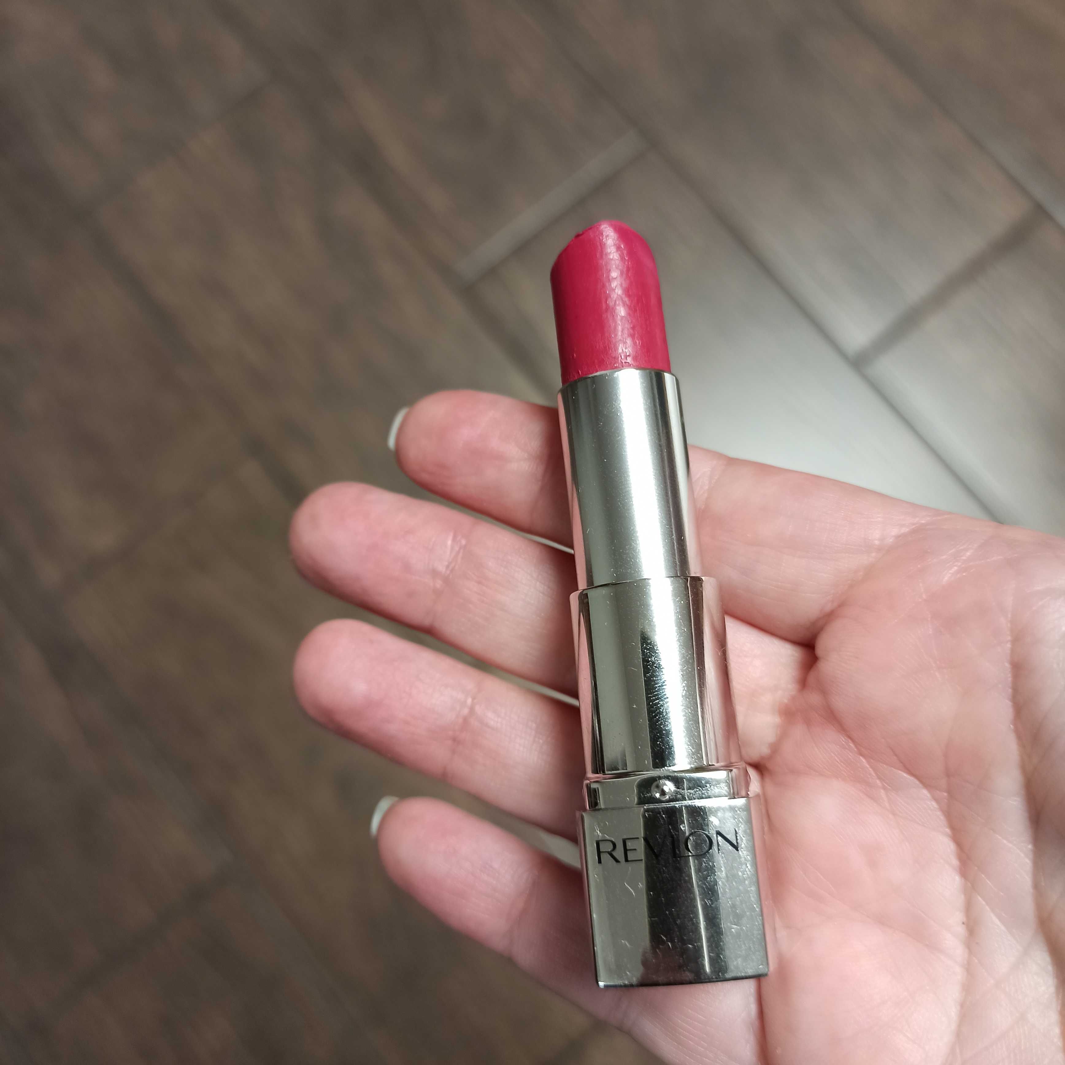 Губная помада для губ Revlon Ultra HD Lipstick малиновая Германия!