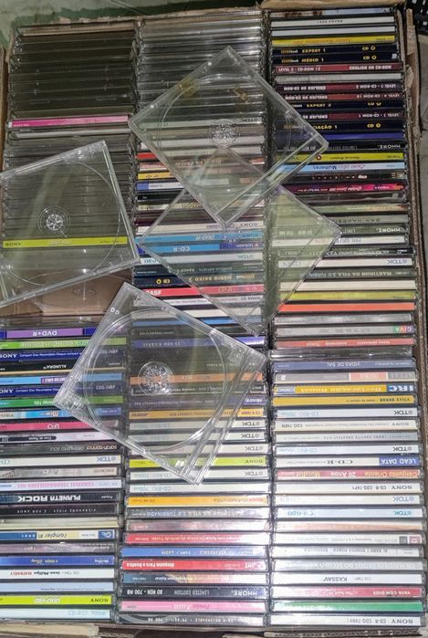 Caixas para CDs Usadas fundo transparente