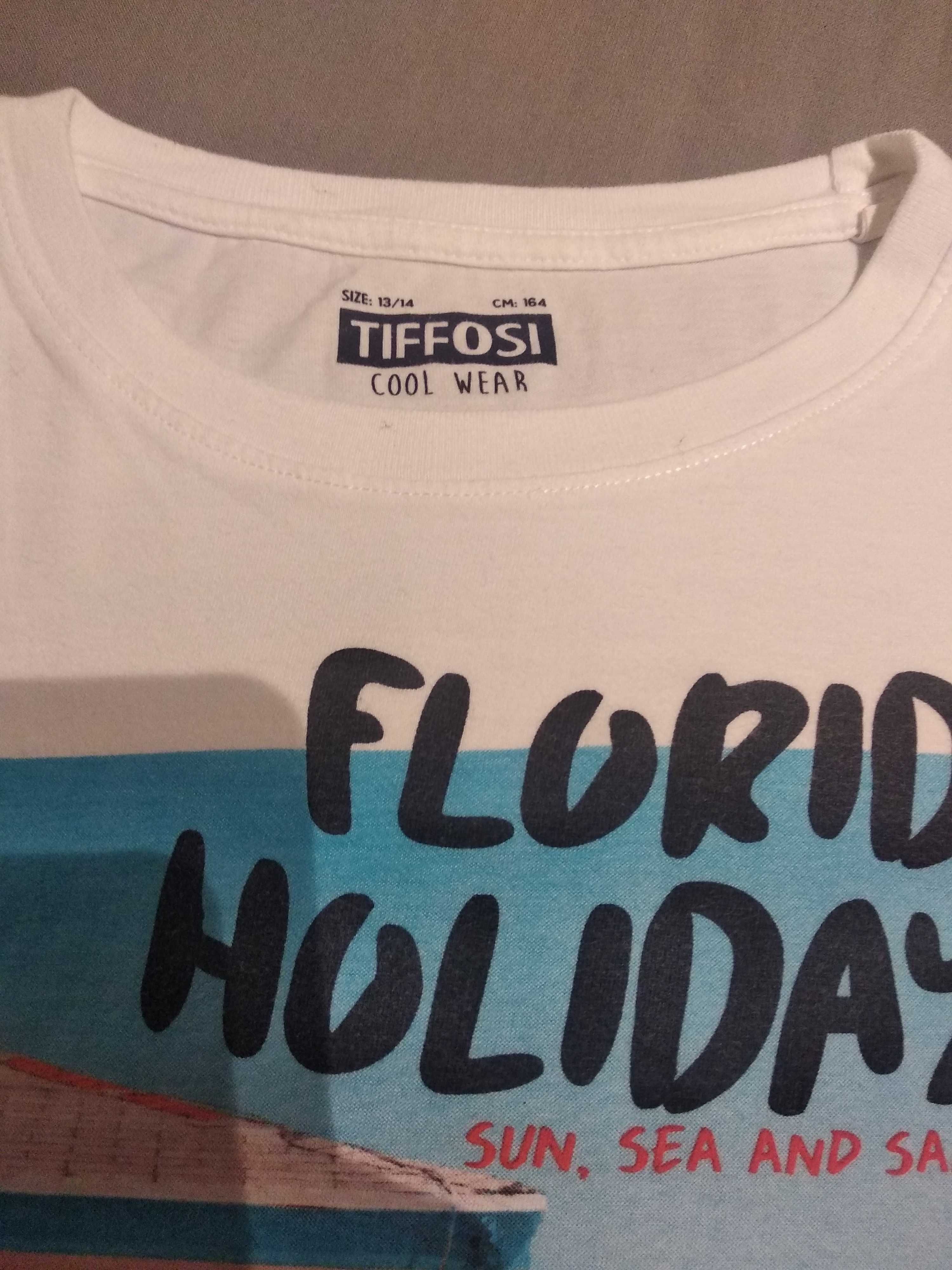 Duas t-shirts TIFFOSI em ótimo estado, tamanho 13/14 anos