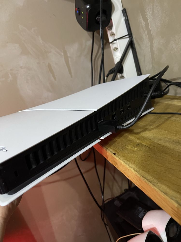 PS5 Slim Digital 1TB + 2 comandos DualSense + base carregamento