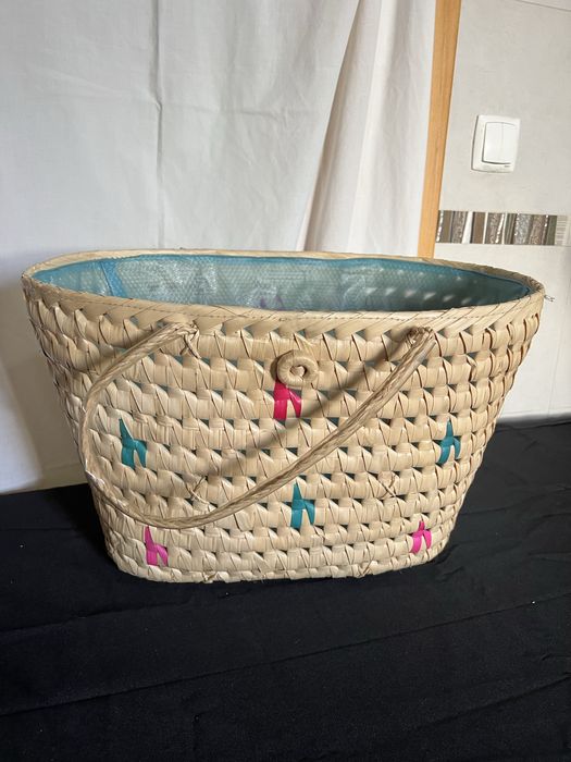 Cestos e malas de palha