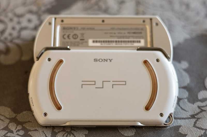PSP Go Branca c/Carregador