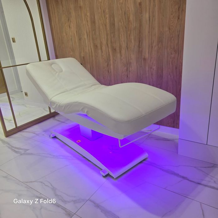 Podgrzewane / Podświetlane łóżko kosmetyczne