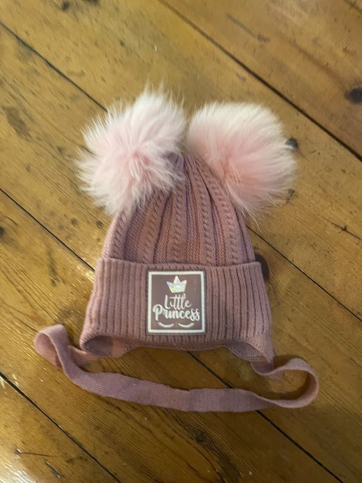 Теплп зимова шапка