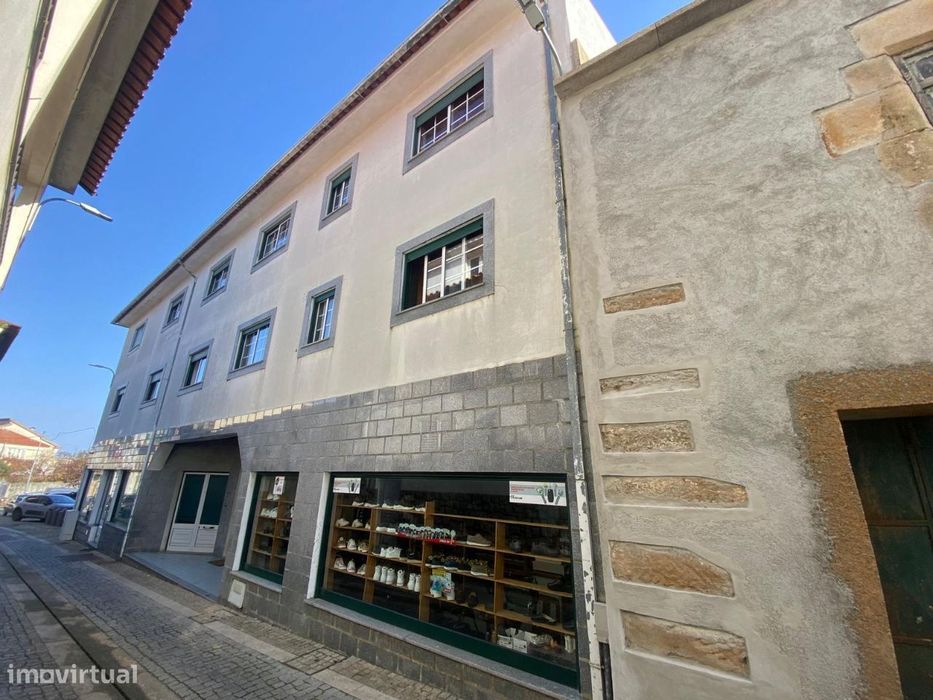 Prédio com 7 frações, para investimento, centro Armamar