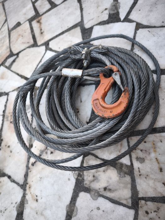 Cabo de aço com guincho de 22 metros