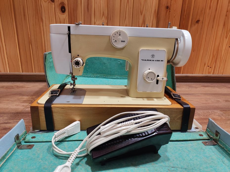 Швейна машинка Чайка 132 М